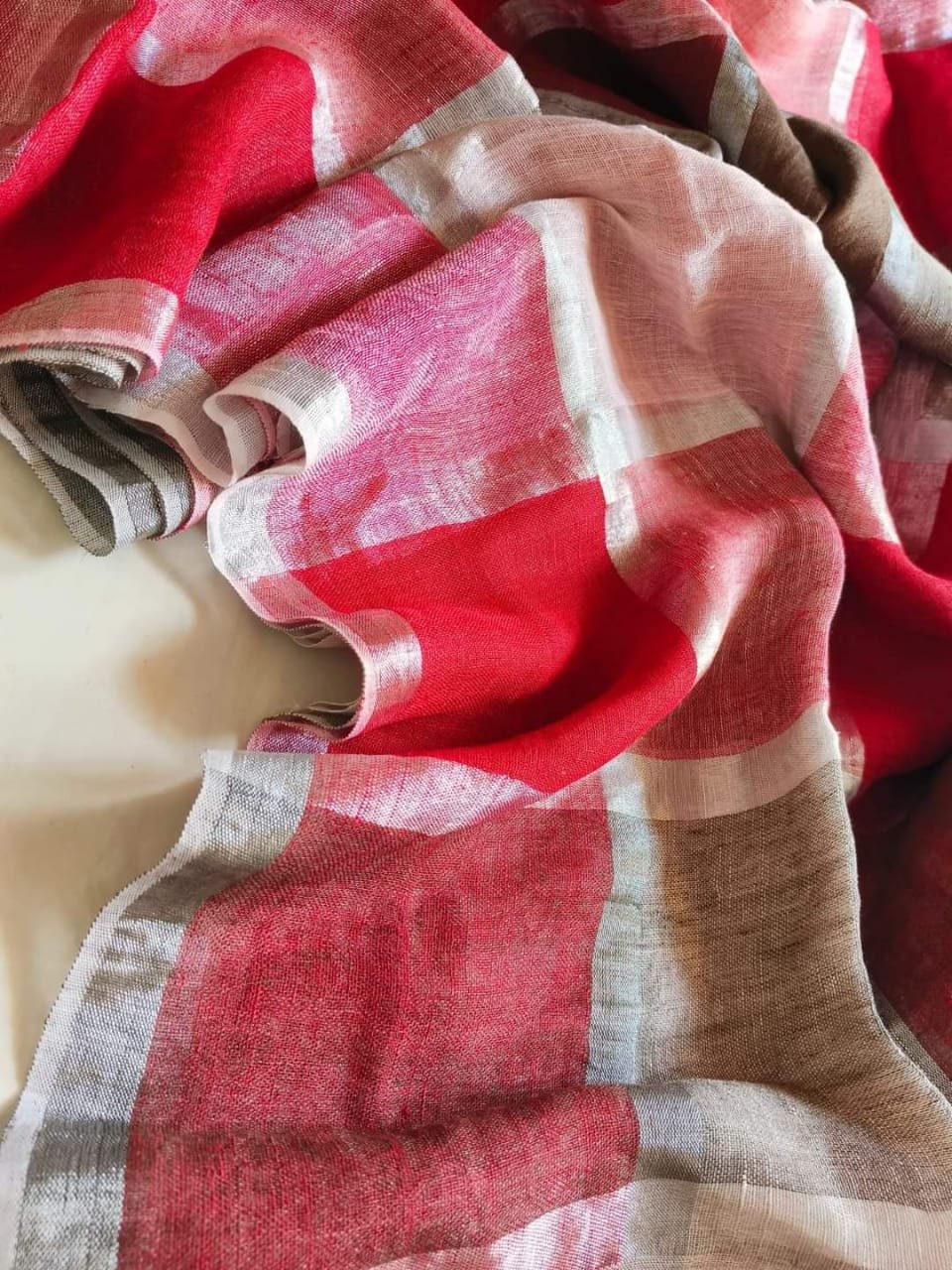 Handcrafted Pure Linen Check Saree in Earthy Elegance with Blouse Piece - Blush & Ember 