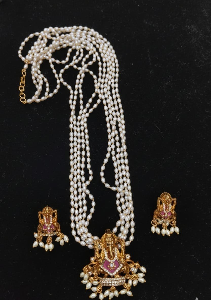 Rice Pearl With Mat Locket Set Ganesh