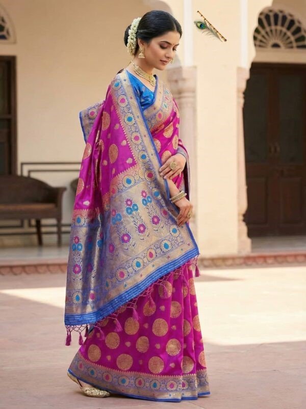 Handcrafted Wedding & Festive Wear Elegant Cream Bangalore Dola Silk Saree with Pink Contrast Border & Golden Zari Butti –  with Blouse Piece for Ethnic Wear online India
