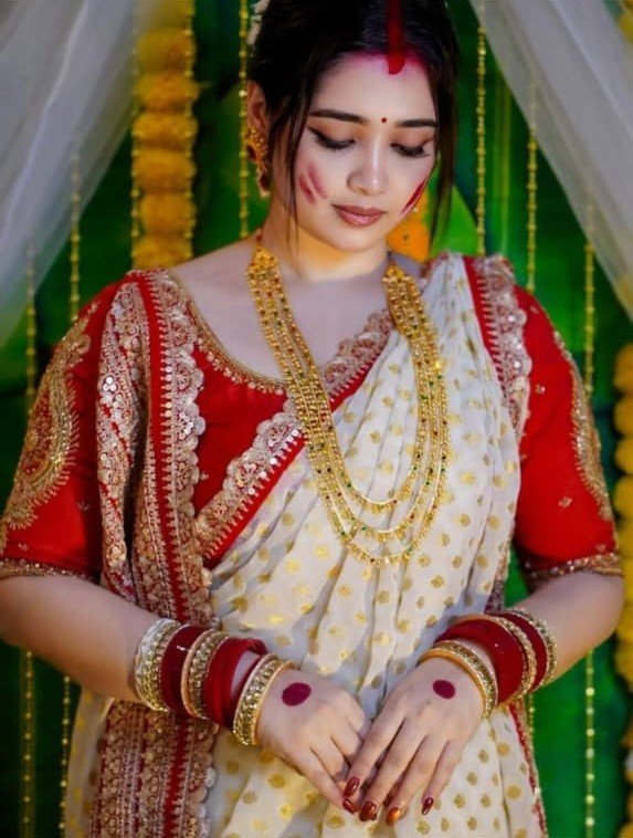Traditional  Bridal Red Khadi Handcrafted Designer Saree with Gold Buti & Heavy Traditional Border for Ethnic Wear online India