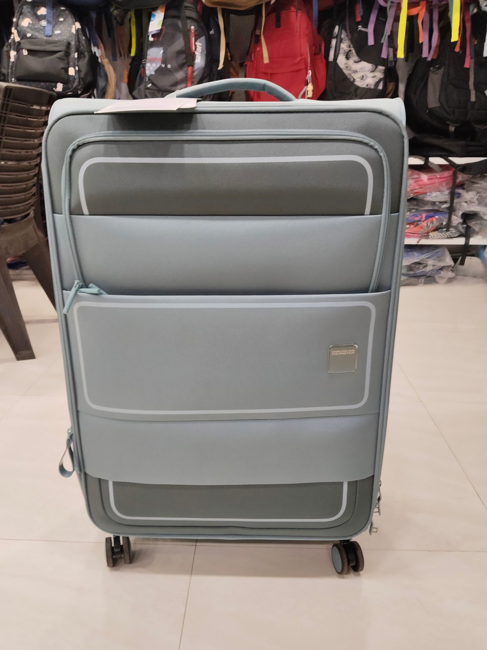 AMT philly spinner 82 Trolley Bag for Travel