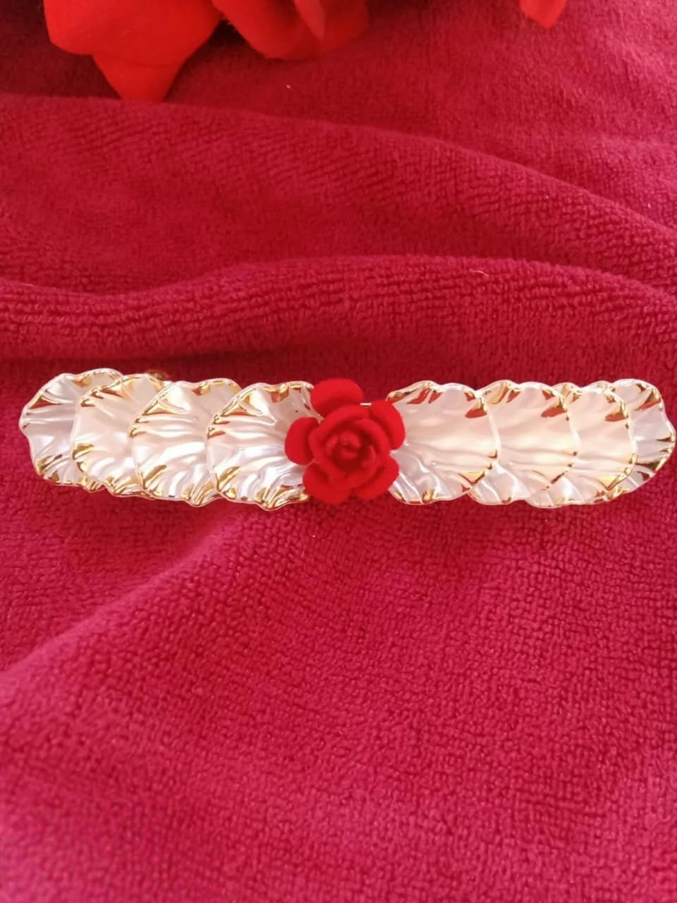 Royal look barrette