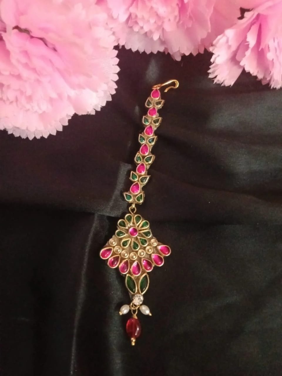 Floral Elegance Maang Tikka/ nethi chutti